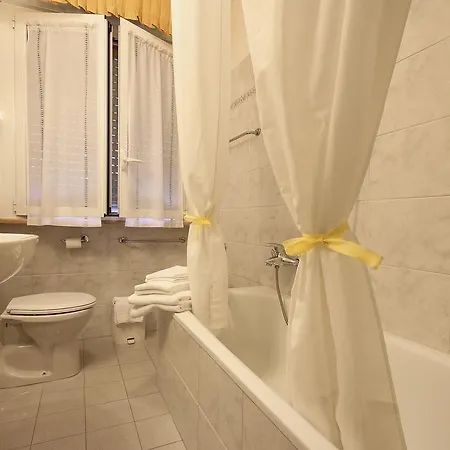 Отель Miramare 3*